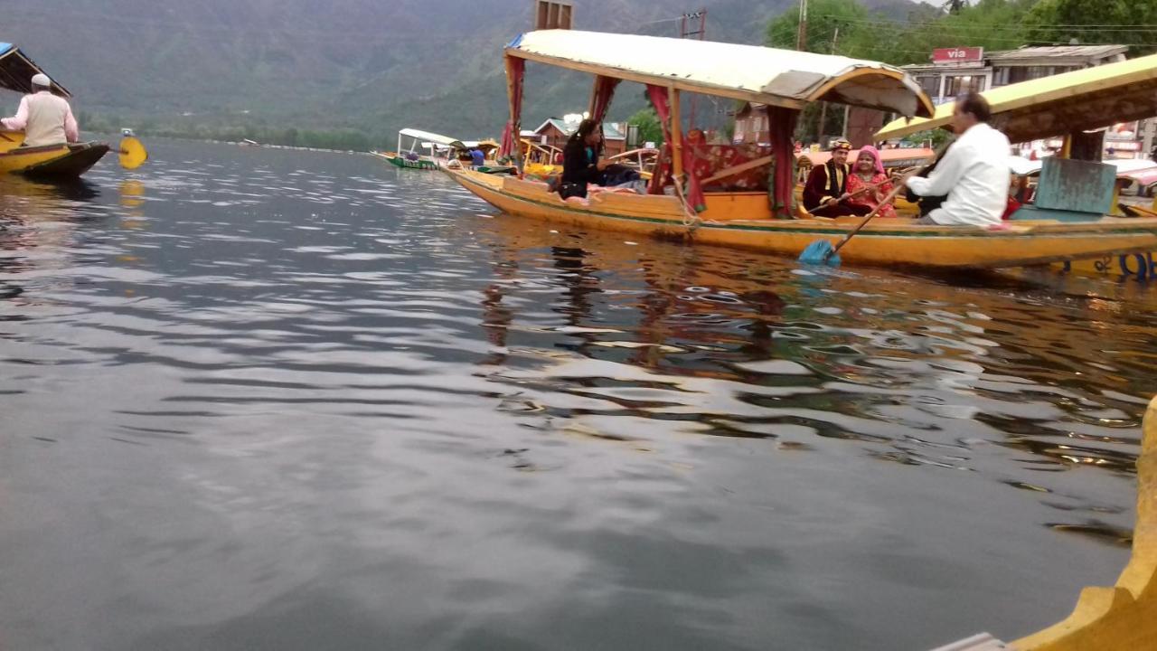 Houseboat Zaindari Palace Srīnagar Eksteriør bilde