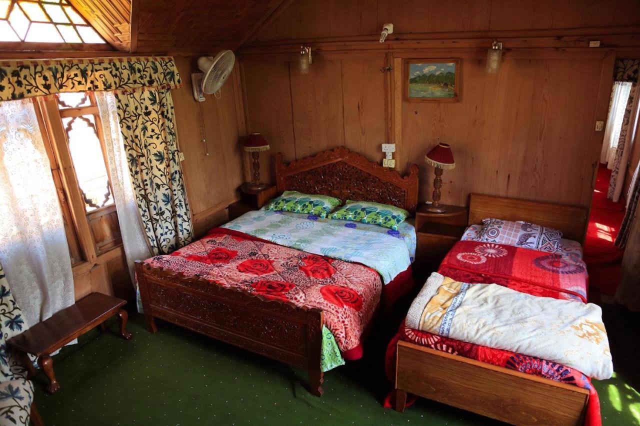 Houseboat Zaindari Palace Srīnagar Eksteriør bilde