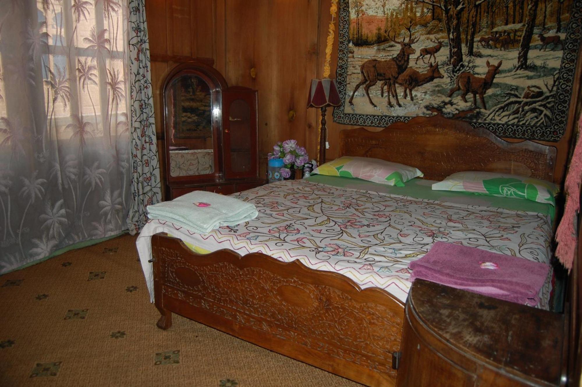 Houseboat Zaindari Palace Srīnagar Eksteriør bilde