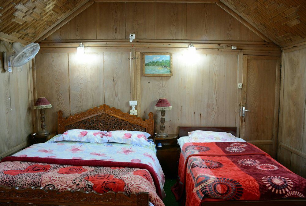 Houseboat Zaindari Palace Srīnagar Eksteriør bilde